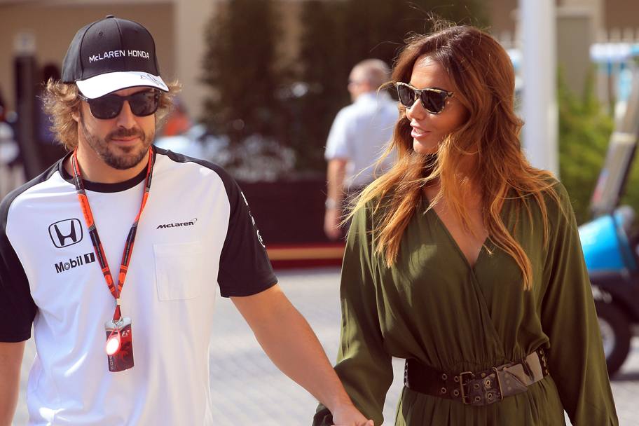 Fernando Alonso con Lara Alvarez. Lapresse